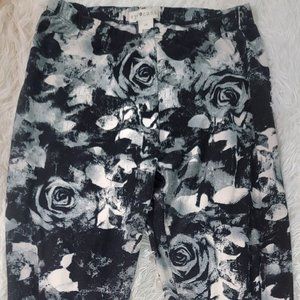 EYE CANDY - Grey, Black & White Rose Patterned Leggings - Large